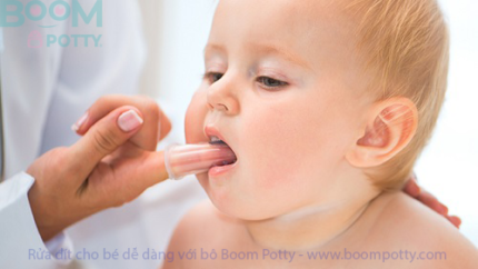 Vệ sinh răng miệng cho trẻ dưới 1 tuổi