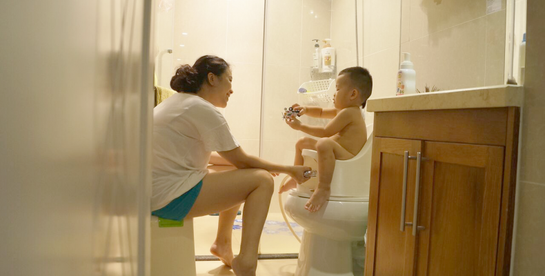Cuộc chiến giữa rửa đít cho bé bằng bô boompotty với rửa đít thông thường